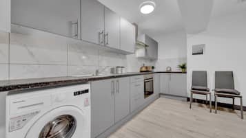 Studio | Private kitchen | Fridge, microwave, oven, stovetop
