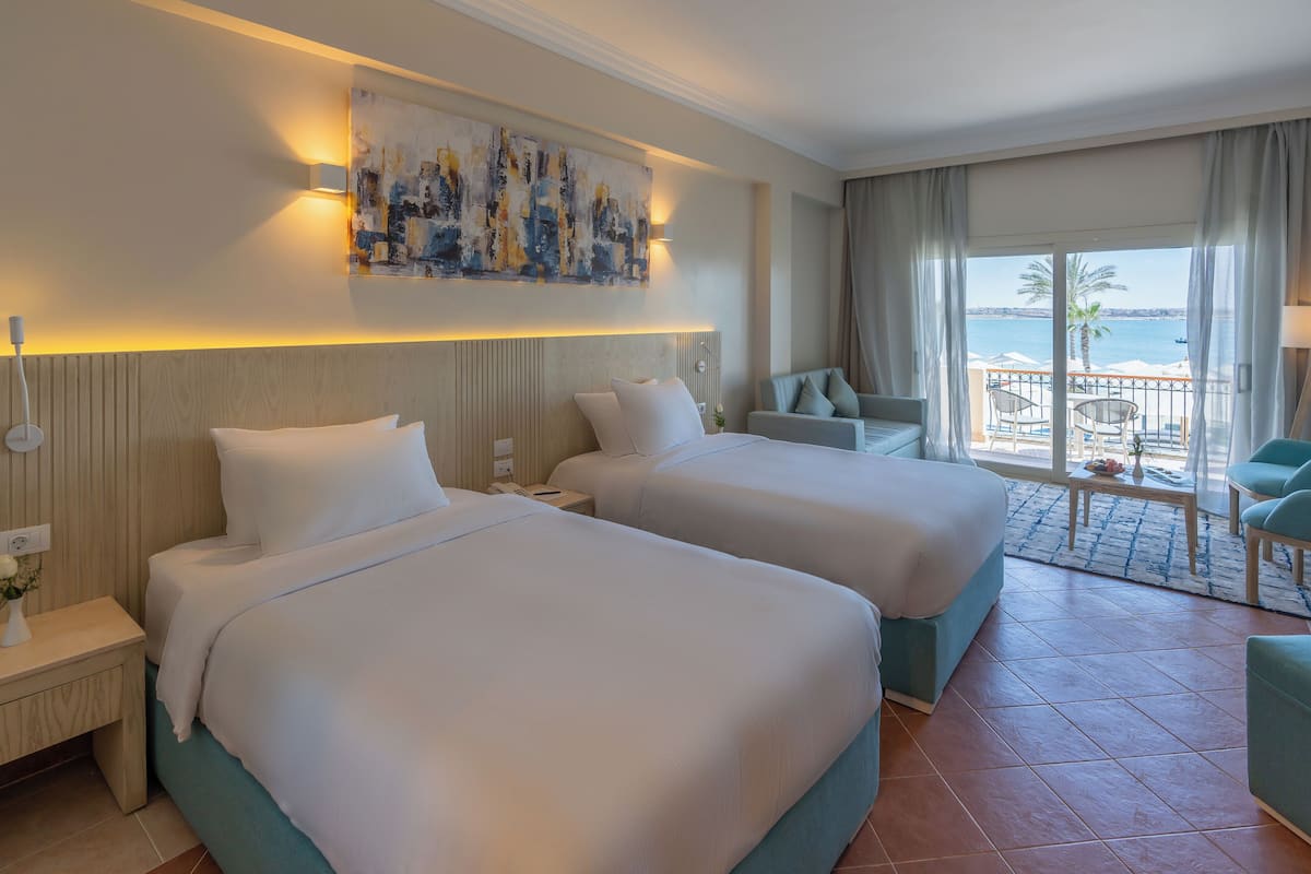 Deluxe Room, Smoking, Lake View | 1 bedroom, in-room safe, laptop workspace, iron/ironing board