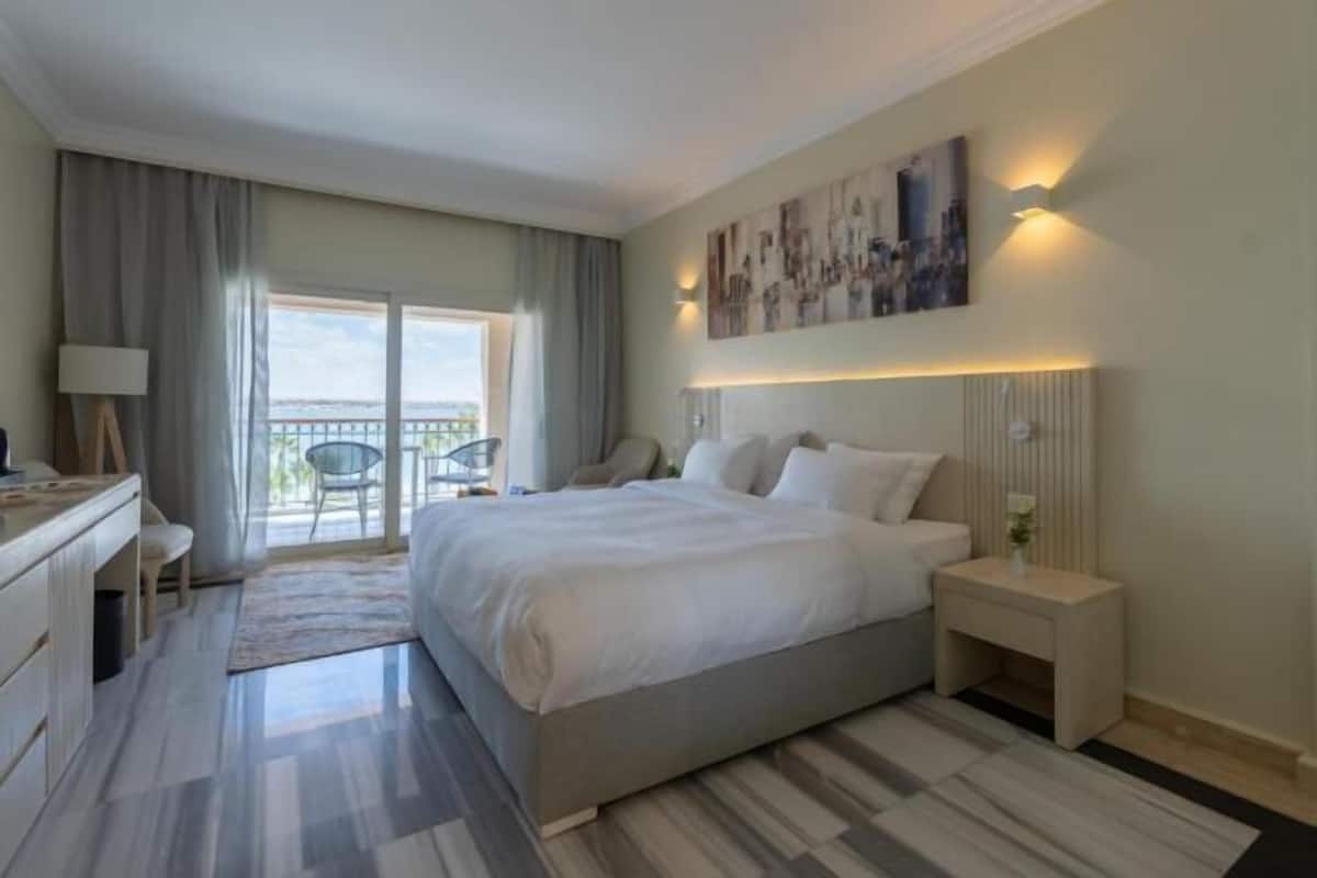 1 bedroom, in-room safe, laptop workspace, iron/ironing board