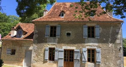 Maison Périgourdine en pierre nature avec piscine