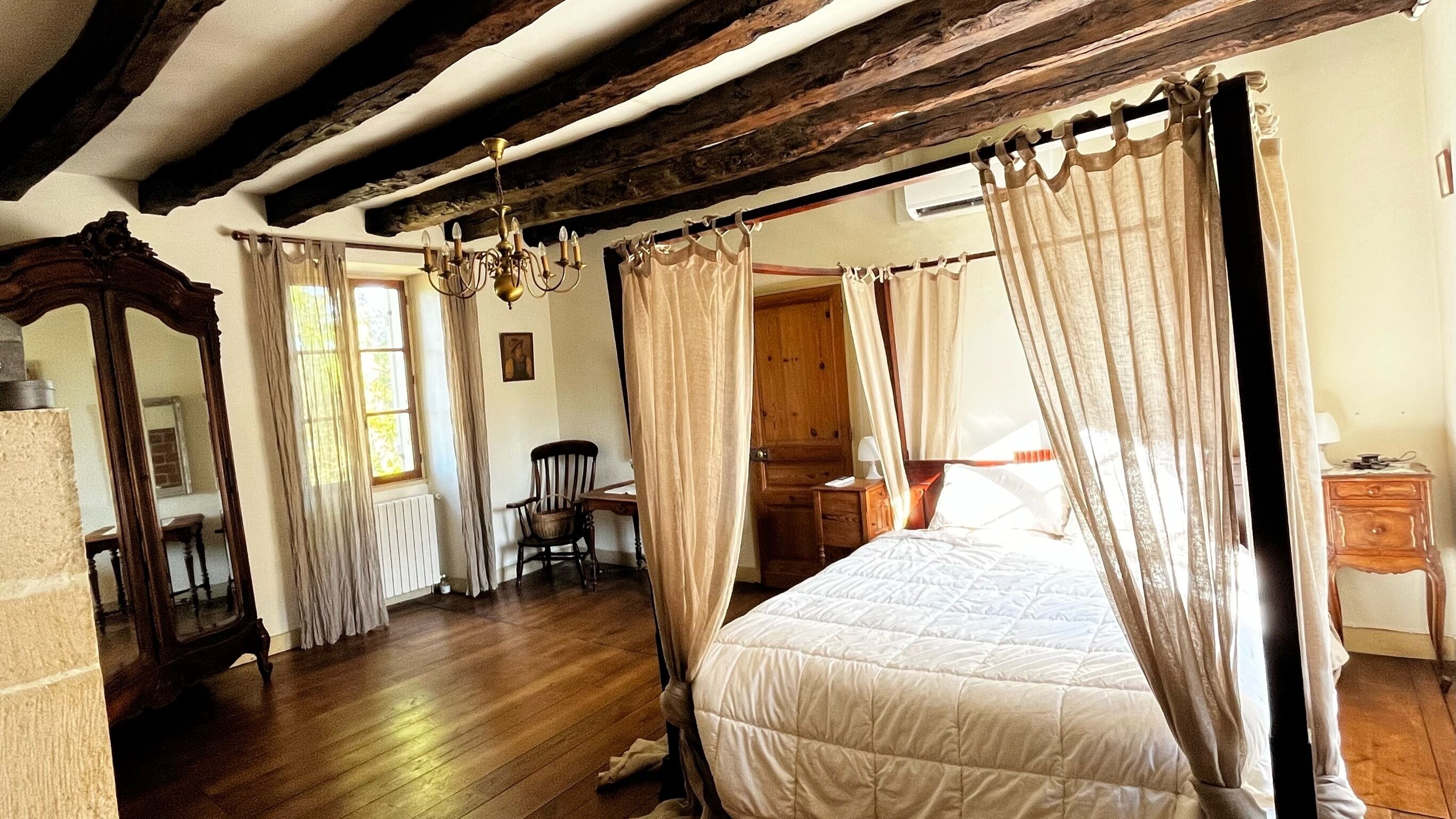 4 chambres, fer et planche à repasser, lit parapluie, Wi-Fi gratuit