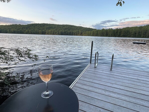 Property grounds - Bright beautiful clean 3br/2ba Lake House by Norway hiking, skiing & restaurants (Norway)