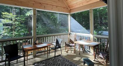 Bright beautiful clean 3br/2ba Lake House by Norway hiking, skiing & restaurants