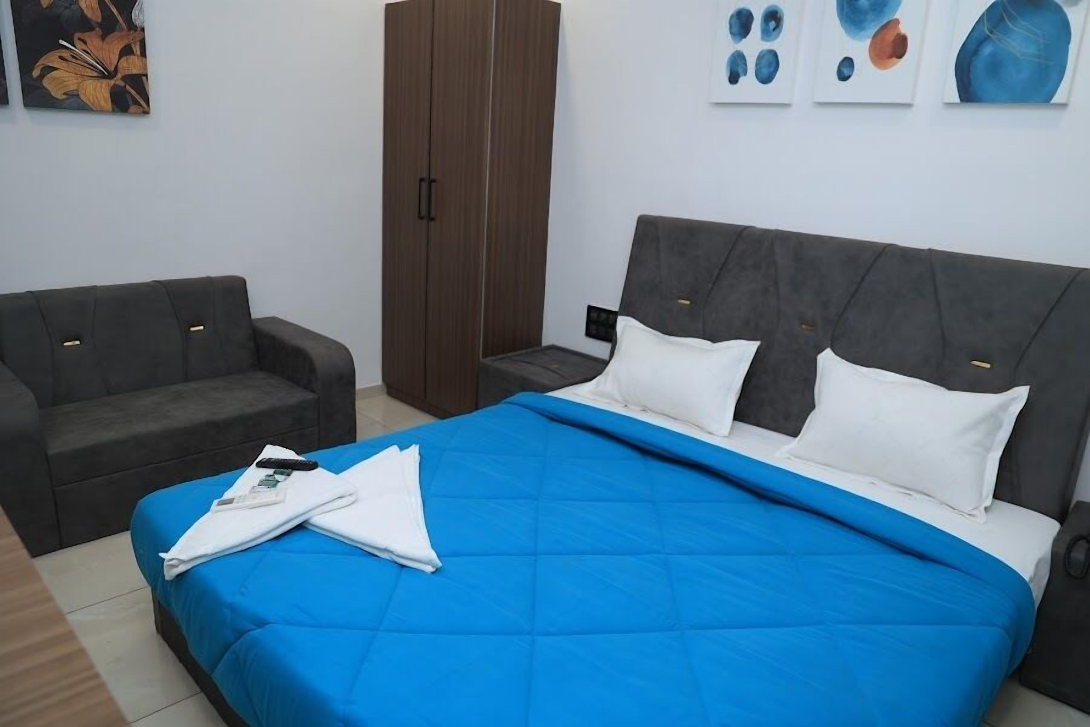 deluxe room, 1 double bed | desk, laptop workspace, iron/ironing board, free wifi