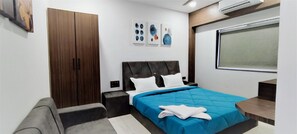 Deluxe Room, 1 Double Bed | Desk, laptop workspace, iron/ironing board, free WiFi - Hotel Fortune (Surat)