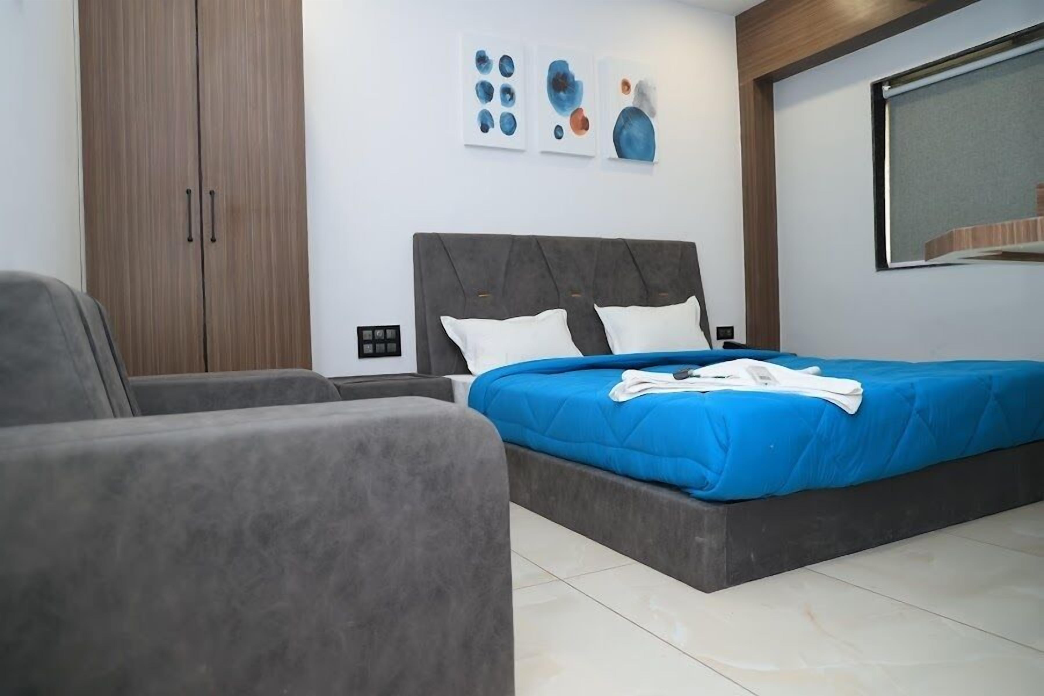 deluxe room, 1 double bed | desk, laptop workspace, iron/ironing board, free wifi