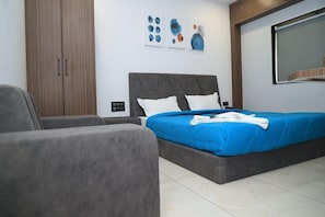 Deluxe-Zimmer, 1 Doppelbett | Schreibtisch, laptopgeeigneter Arbeitsplatz, Bügeleisen/Bügelbrett