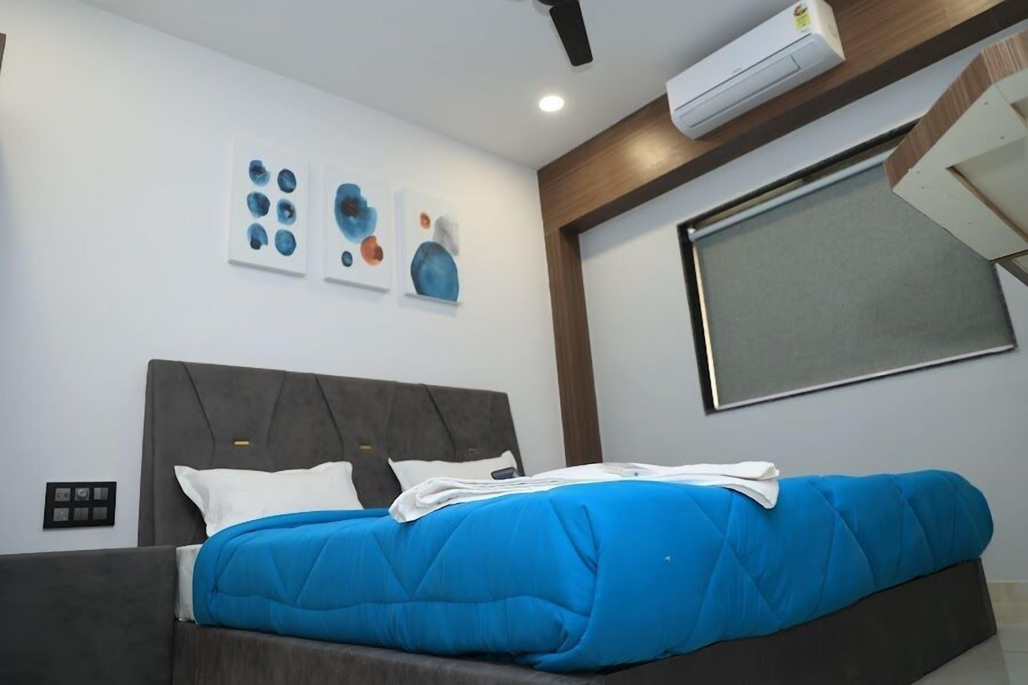 deluxe room, 1 double bed | desk, laptop workspace, iron/ironing board, free wifi