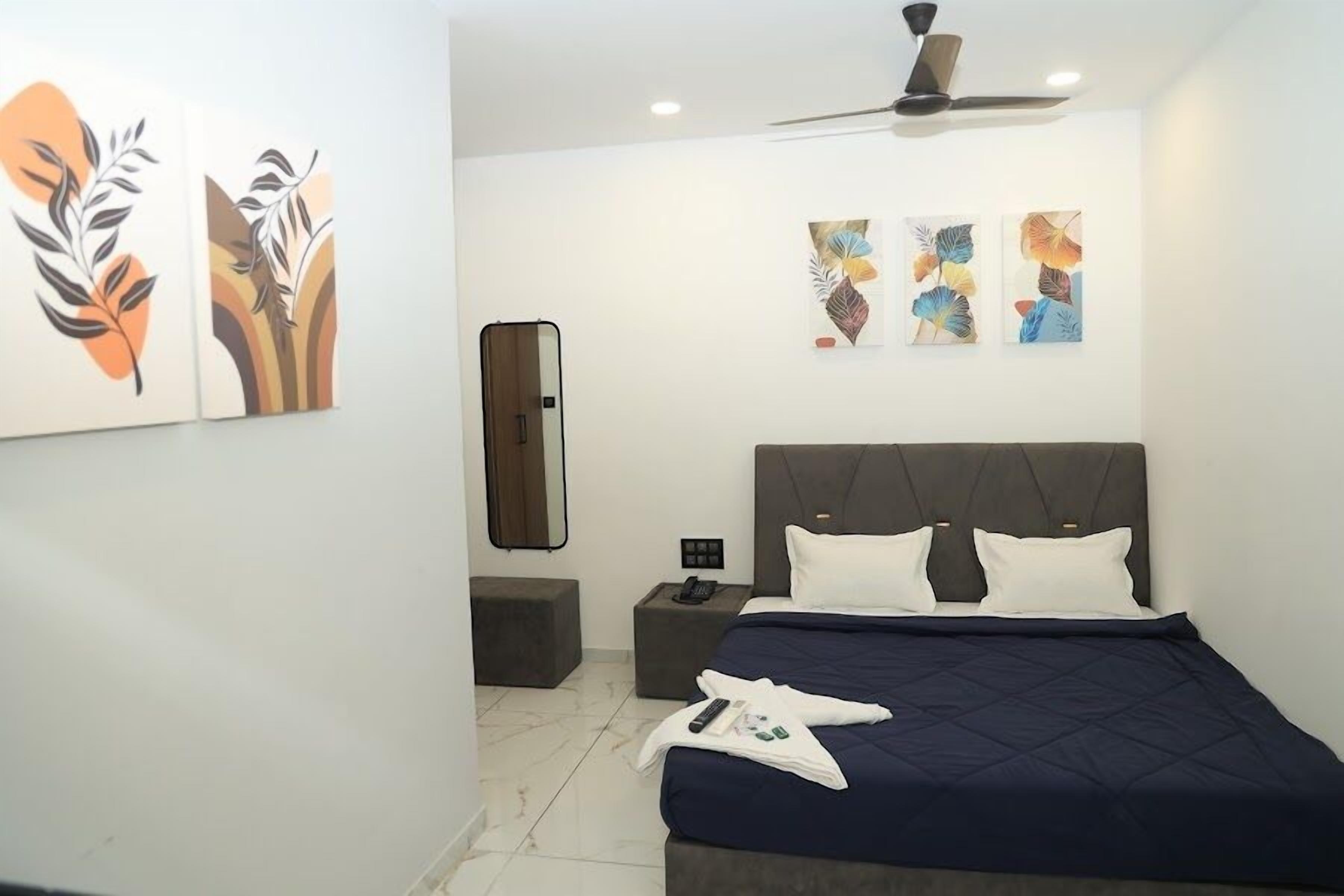 deluxe room, 1 double bed | desk, laptop workspace, iron/ironing board, free wifi