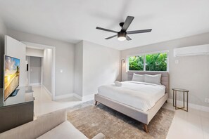 Guest bedroom with queen size bed and en-suite bathroom and tv 
