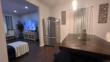 3 soverom, strykejern/-brett, wi-fi og sengetøy