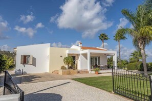 Villa (3 Bedrooms) | Exterior