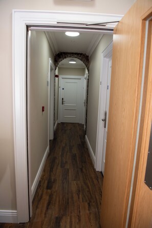 Standard Room | Living area | Smart TV - Donegal House (Donegal)