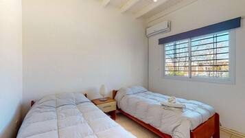 2 bedrooms, free WiFi, bed sheets