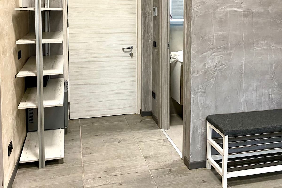 Camera 2 | Odada kasa, masa, ücretsiz kablosuz İnternet, çarşaf takımı