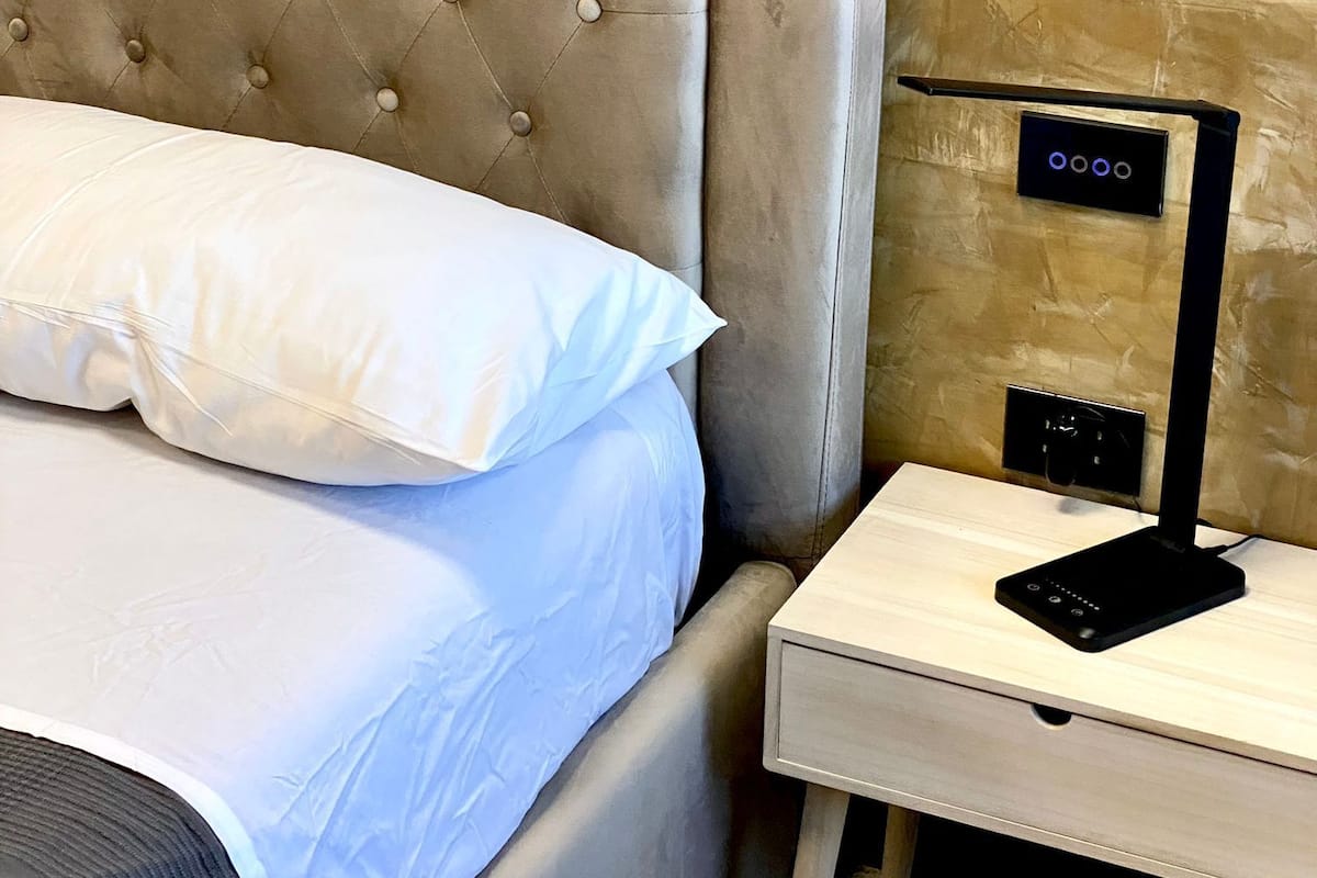 Camera 4 | Odada kasa, masa, ücretsiz kablosuz İnternet, çarşaf takımı