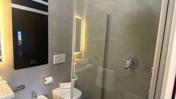 Camera 1 | Bagno | Doccia, asciugacapelli, bidet, asciugamani