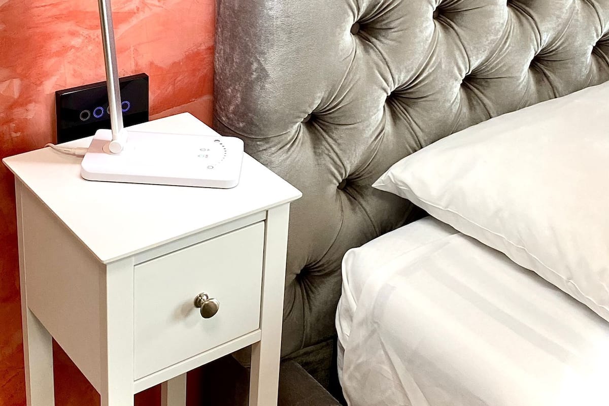 Camera 8 | Odada kasa, masa, ücretsiz kablosuz İnternet, çarşaf takımı