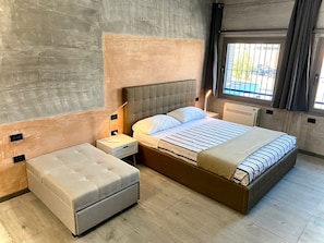 In-room safe, desk, free WiFi, bed sheets - Hotel Tech (Brembate)