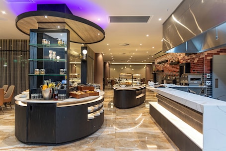 Daily buffet breakfast (ZAR 295 per person)