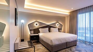 Standard Double or Twin Room, 1 Bedroom, Non Smoking, Courtyard View | 1 bedroom, minibar, in-room safe, individually decorated