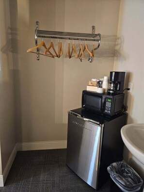 North Wing Queen/Queen - Mountain Creek Tavern (Mount Holly Springs)