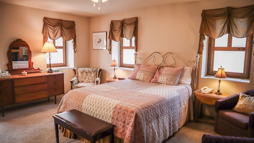 Mountain Creek Tavern