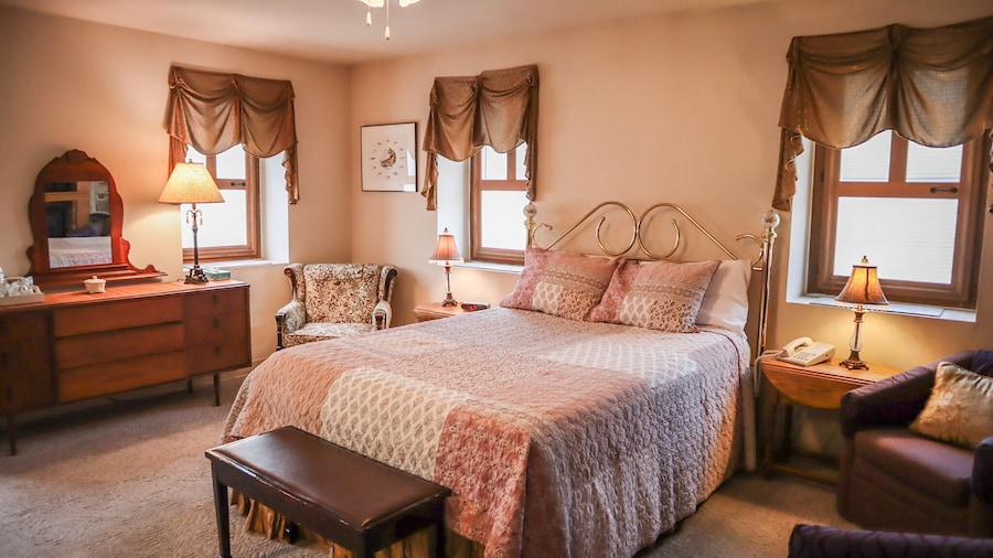 Mountain Creek Tavern