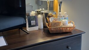 Rom – basic (North Wing Queen ADA) | Wi-fi (inkludert) og sengetøy