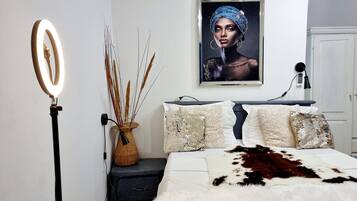 2 bedrooms, desk, iron/ironing board, WiFi