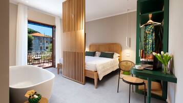 4 bedrooms, premium bedding, memory foam beds, minibar (free items)