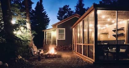 Isolated GLAMPING on the shore of Lake Winnipeg