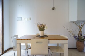 Dining - Nuevo y Acogedor Dto, en el Corazón de Mendoza, Tranquilo, con Cochera (Mendoza)