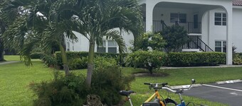 It is at the heart of Naples. Minutes from beach. Condo w/ pools, tennis, golf. 