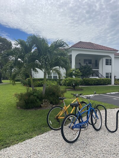 It is at the heart of Naples. Minutes from beach. Condo w/ pools, tennis, golf. 