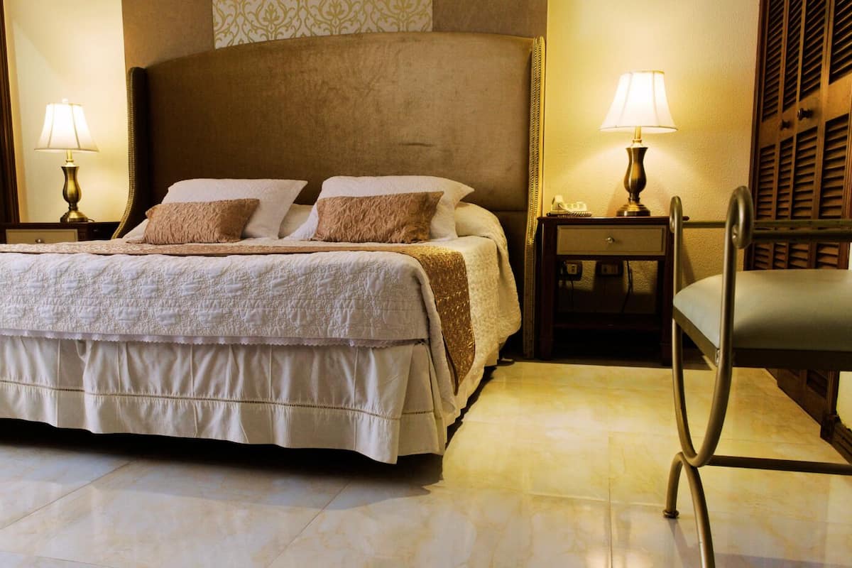 Deluxe Suite