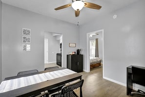 Dining - Steps to MSU • Quick Hwy Access • Guests Rave: Clean + Functional (Lansing)