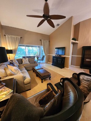 Smart TV - PELICAN BAY, Beautiful and Comfortable 2 Bedroom Condo w/ PB Amenities Included (Naples)