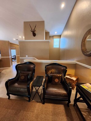 Lobby - PELICAN BAY, Beautiful and Comfortable 2 Bedroom Condo w/ PB Amenities Included (Naples)