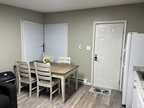 4 Blocks from UPTOWN, all new renovation, SUPER NICE!