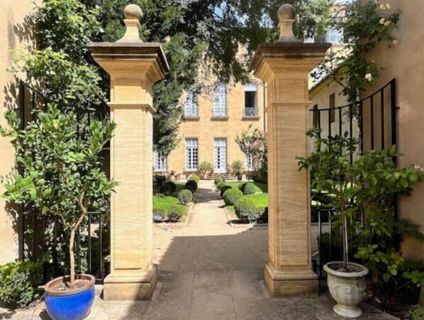 Enceinte de l’hébergement