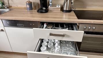 Kühlschrank, Ofen, Herdplatte, Geschirrspüler