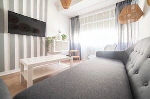 TV - Apartment Chanteiro II (Ferrol)