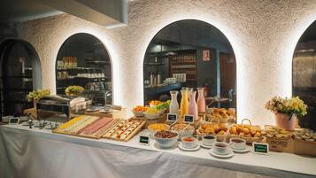 Sarapan Ala Inggris setiap hari (PEN 10 per orang)