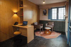 Room, 1 Queen Bed (Flex) | Premium bedding, pillow-top beds, minibar, in-room safe - Motto by Hilton Cusco (Cusco)