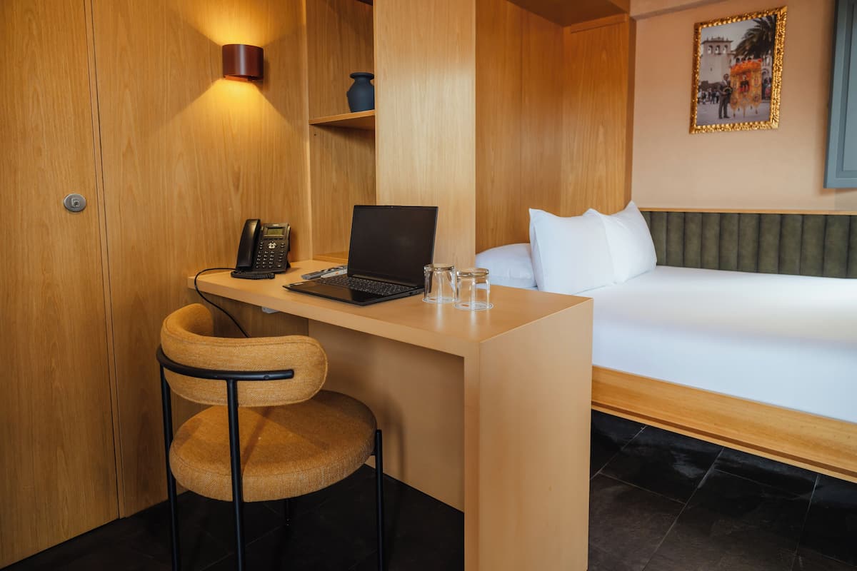 Room, 1 Queen Bed (Flex) | Premium bedding, pillowtop beds, minibar, in-room safe