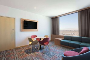 Suite, 1 habitación (Airport) | Vistas desde la habitación