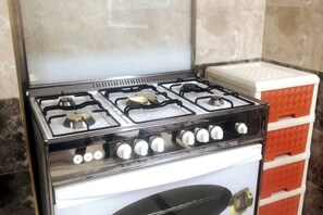 Frigorífic, microones, forn i placa de cuina