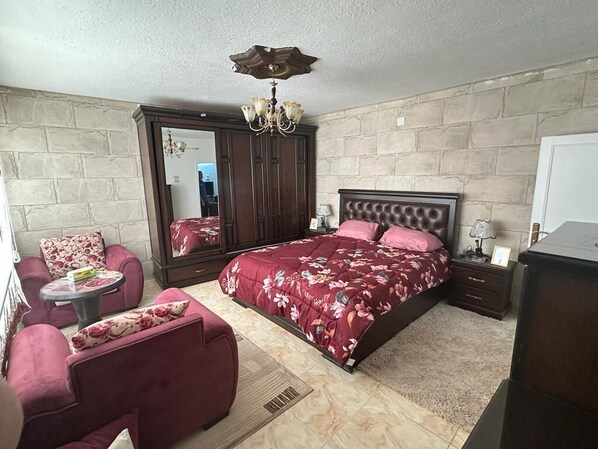 3 chambres, fer et planche à repasser, Wi-Fi gratuit, draps fournis