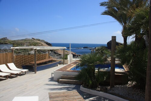 Apartment right on the beachfront! - Beach - SweetHomeRooms
